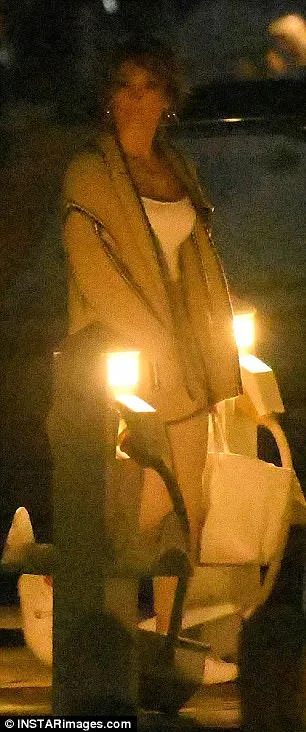 Η Jennifer Lopez σε βραδινή έξοδο στις Μπαχάμες.
