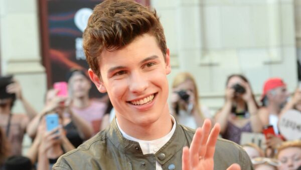 Ο Shawn Mendes ετοιμάζει κάτι που μάλλον θα σου αρέσει.