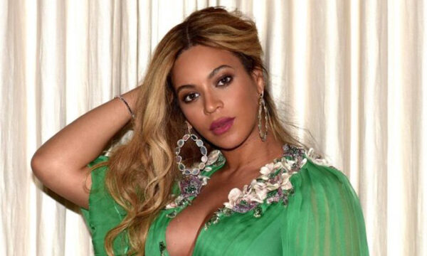 Η Beyoncé έντυσε την κόρη της με τουαλέτα Gucci 26.000$ και μπορείτε να την δείτε εδώ.