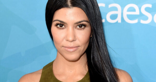 Εγκεφαλικά στα social media: Ολόγυμνη στην πισίνα η Kourtney Kardashian;