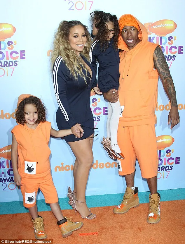 Η Mariah Carey με τον Nick Cannon και τα παιδιά τους στα Kids' Choice Awards 2017.