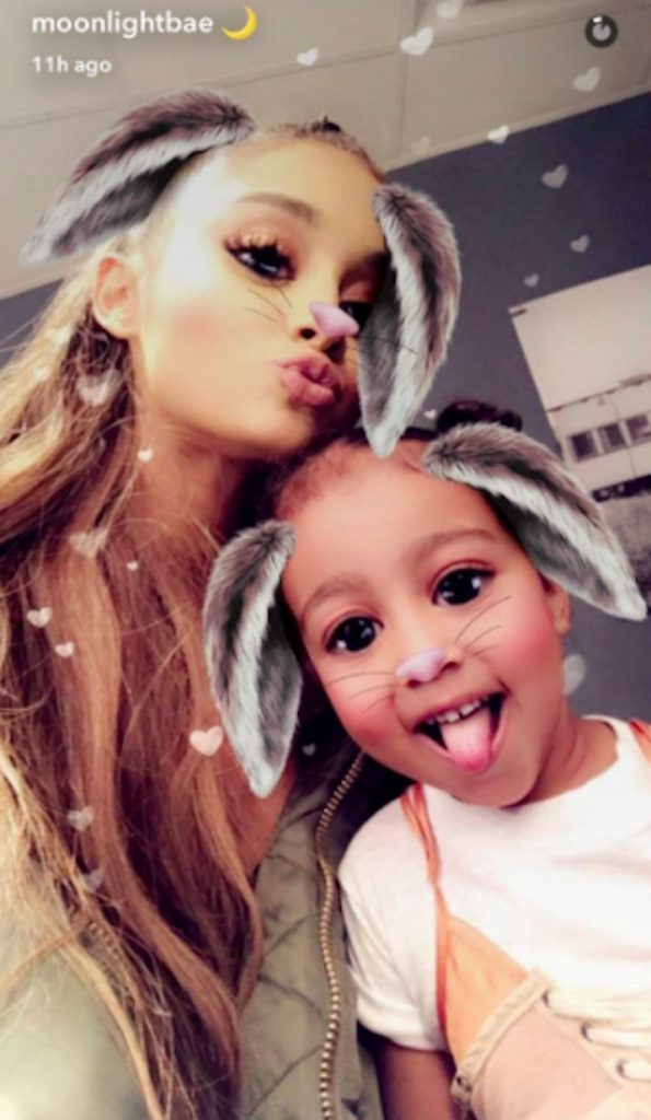 Η Ariana Grande και η North West με φίλτρο Snapchat