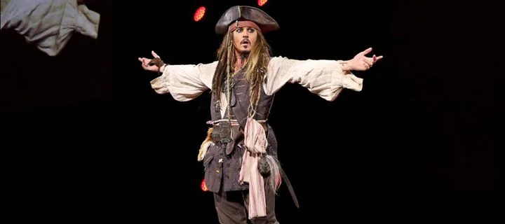 Ο Johnny Depp ως Τζακ Σπάροου στη σκηνή