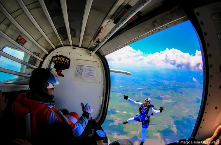 Άλμα ελεύθερης πτώσης από αεροπλάνο του Skydive Athens.