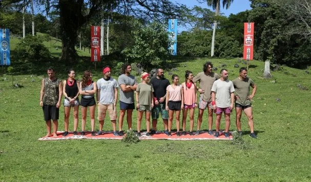 Παίκτες του Survivor σε εξωτερικό χώρο