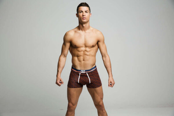 Ο Cristiano Ronaldo φωτογραφήθηκε γυμνός και είναι πιο σεξι από ποτέ!
