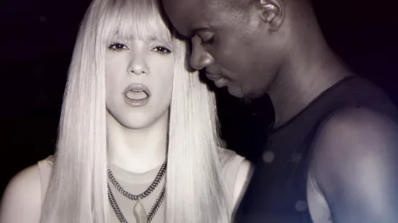 Η Shakira και ο Black M στο video clip του Comme moi