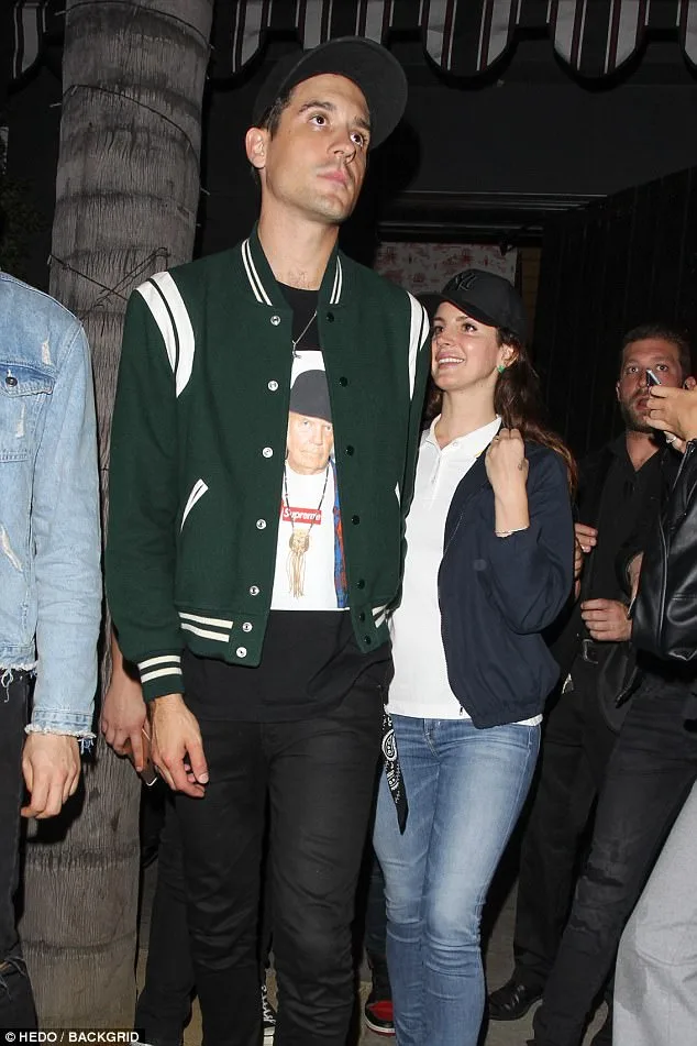 Η Lana Del Rey και ο G-Eazy σε βραδινή έξοδο.