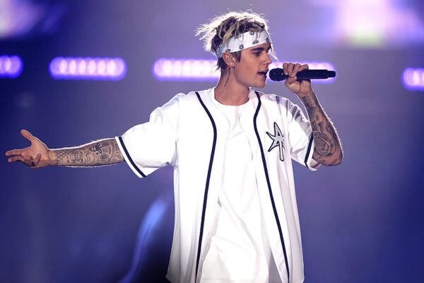 O Justin Bieber ξέχασε τα λόγια του πάνω στη σκηνή…!