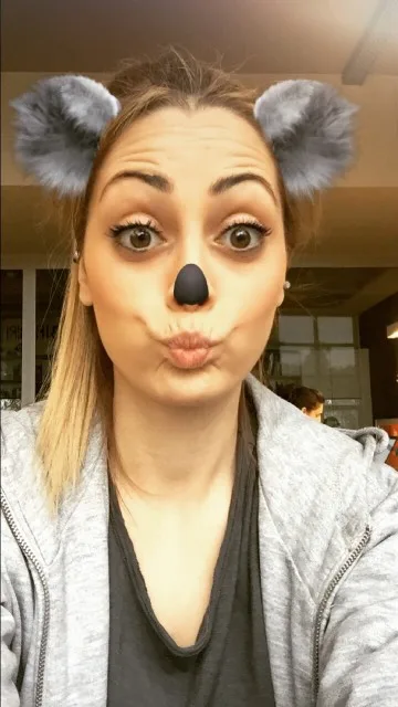 Γυναίκα με φίλτρο κοάλα στα Instagram Stories