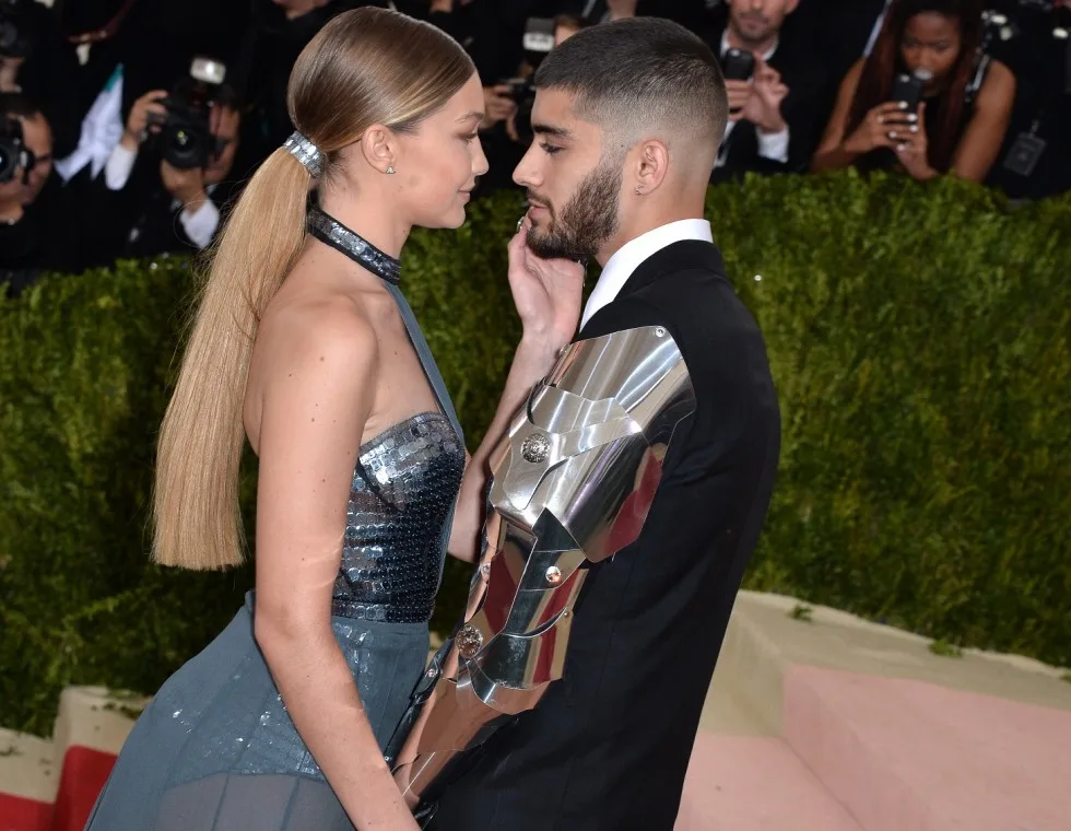 Ο Zayn Malik και η Gigi Hadid στο Met Gala.