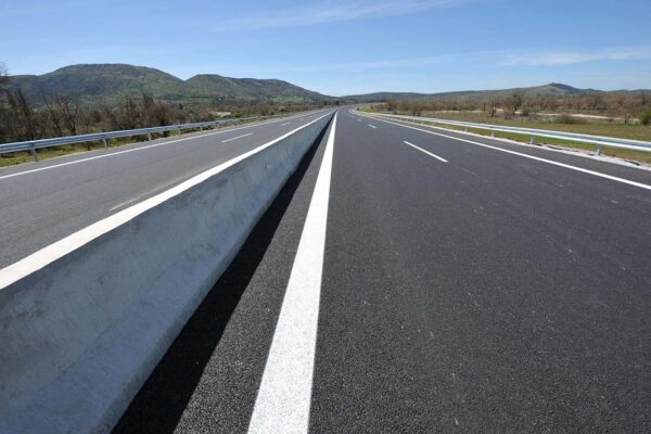 Λεωφορείο με μαθητές ανετράπη στις Σέρρες μετά από σύγκρουση – Σε εξέλιξη επιχείρηση απεγκλωβισμού