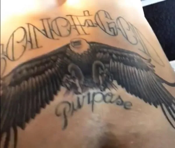 Τατουάζ του Justin Bieber με αετό και τις λέξεις Son of God και Purpose