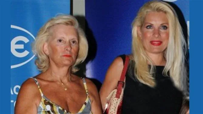 Ελληνίδα παρουσιάστρια με τη μητέρα της σε κοινή εμφάνιση.