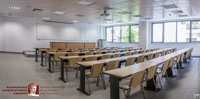 Αίθουσα διδασκαλίας στο νέο κτίριο του Οικονομικού Πανεπιστημίου Αθηνών.