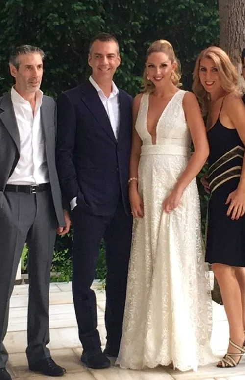 Ο Μάνος Πανταζής και η Αργυρώ Παντελεάκη σε φωτογραφία από τον γάμο τους.