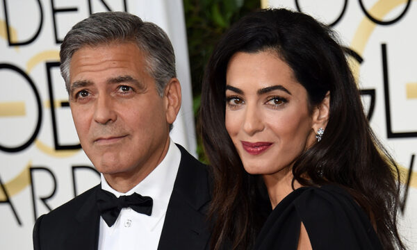 O George Clooney λίγες ημέρες πριν κρατήσει τα δίδυμα στα χέρια του, κρατάει… αυτά!