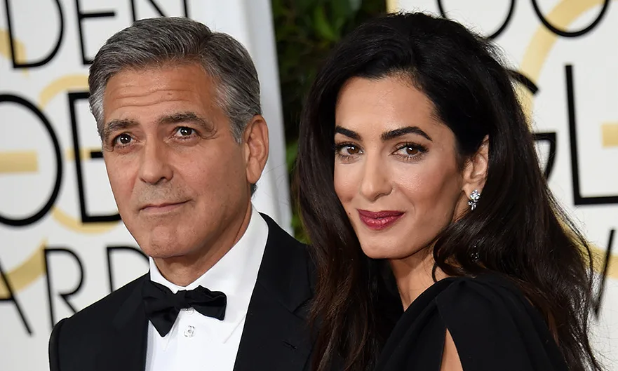 Ο George Clooney και η Amal Clooney σε επίσημη εκδήλωση.