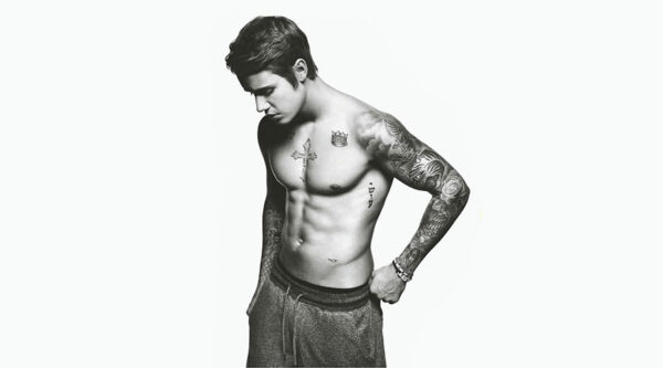 Αν θέλεις να δεις το Justin Bieber να παίζει πινγκ πονγκ ημίγυμνος, μπορείς να κάνεις κλικ εδώ