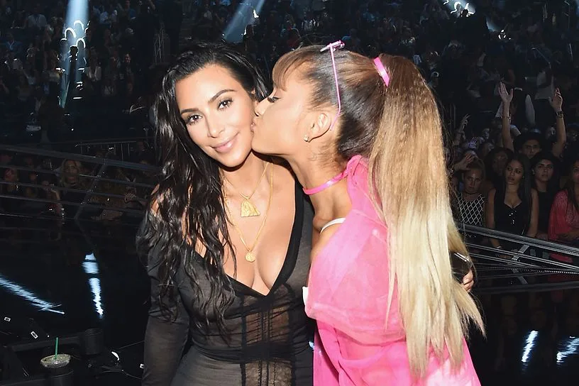 Η Kim Kardashian και η Ariana Grande σε κοινή φωτογραφία.