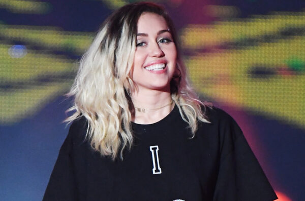 H Miley Cyrus παρουσίασε το νέο της τραγούδι «Inspired»