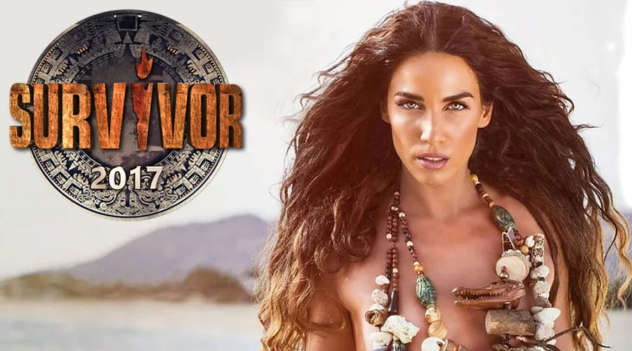 Η Κατερίνα Στικούδη δίπλα στο λογότυπο του Survivor 2017.