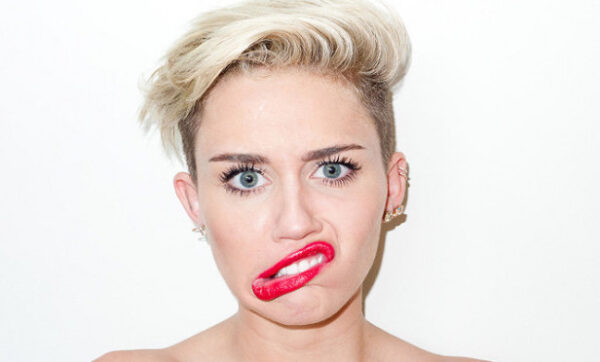 Miley Cyrus: Δεν έχω καπνίσει μ@ρι@@@να εδώ και τρεις εβδομάδες, το οποίο είναι το μεγαλύτερο διάστημα για μένα…!