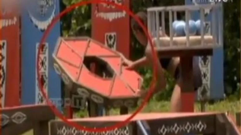 Στιγμιότυπο από το Survivor με την Ευρυδίκη Βαλαβάνη σε αγώνισμα.