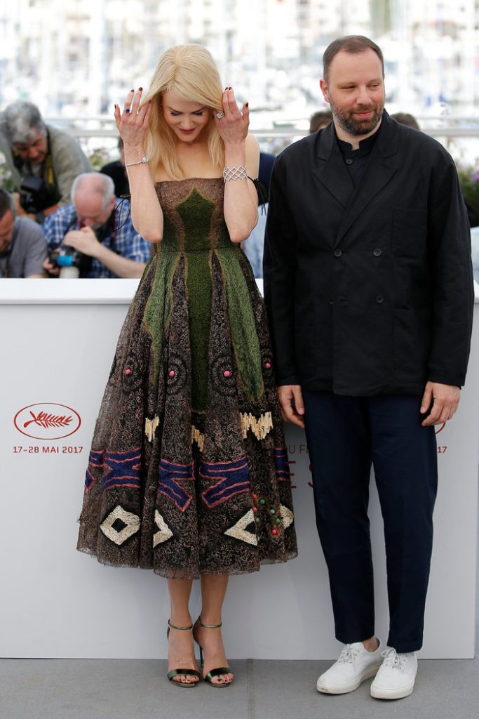 Η Nicole Kidman και ο Γιώργος Λάνθιμος ποζάρουν στο Φεστιβάλ Καννών.
