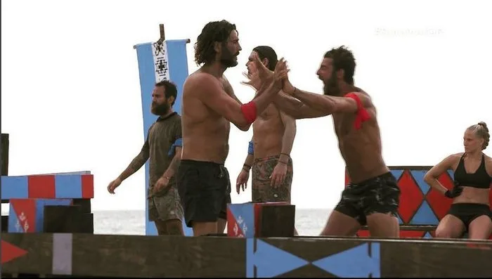 Ο Κώστας Κοκκινάκης και ο Γιώργος Χρανιώτης σε αγώνισμα του Survivor.