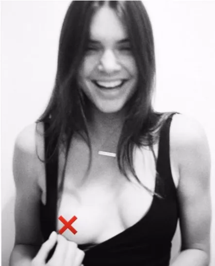 Η Kendall Jenner δείχνει το piercing στο στήθος της, ένα από τα 14 celebrities με παρόμοιο κόσμημα.