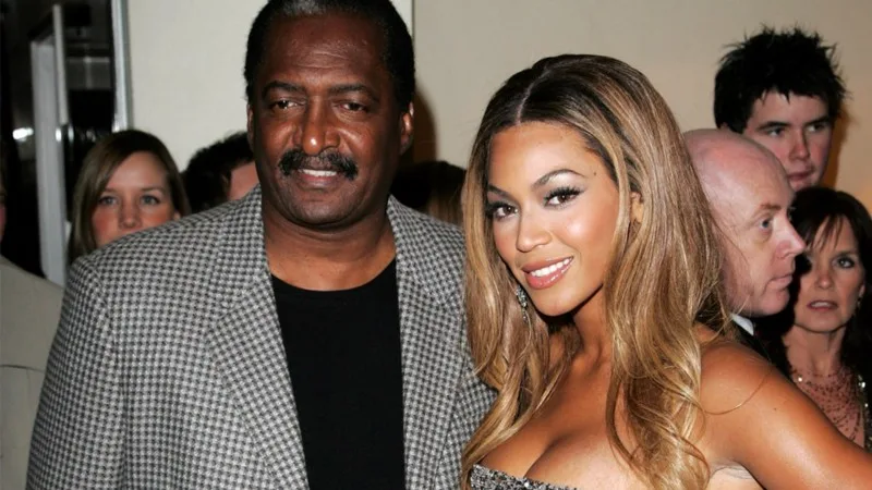 Η Beyoncé με τον πατέρα της Matthew Knowles σε κοινή τους εμφάνιση.