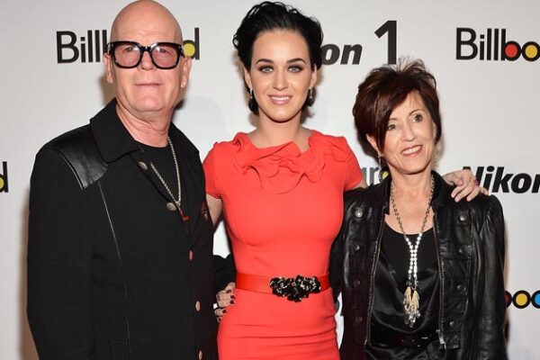Οι γονείς της Katy Perry υποστηρίζουν πως ο διάβολος πήρε την κόρη τους!