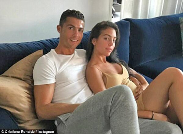 Θα γίνει ο Cristiano Ronaldo ξανά πατέρας αμέσως μετά τη γέννηση των διδύμων;