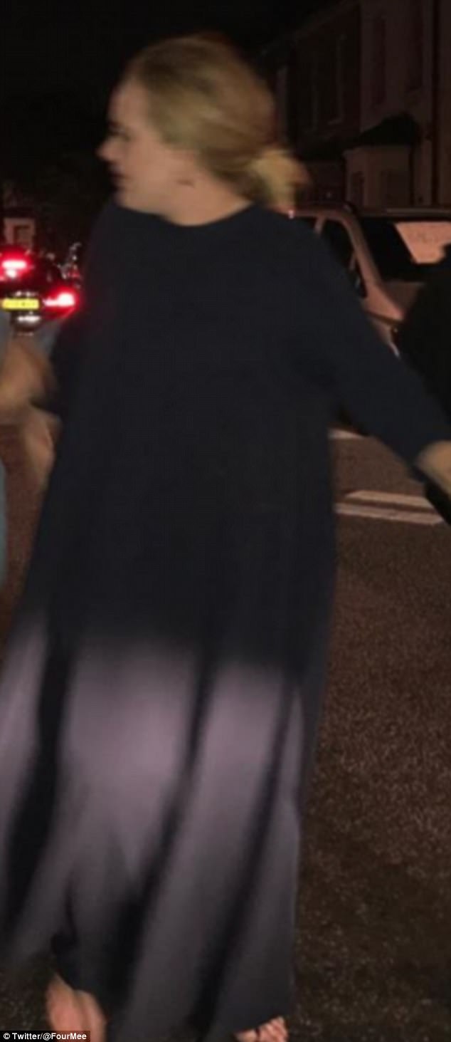 Η Adele σε νυχτερινή λήψη στο δρόμο