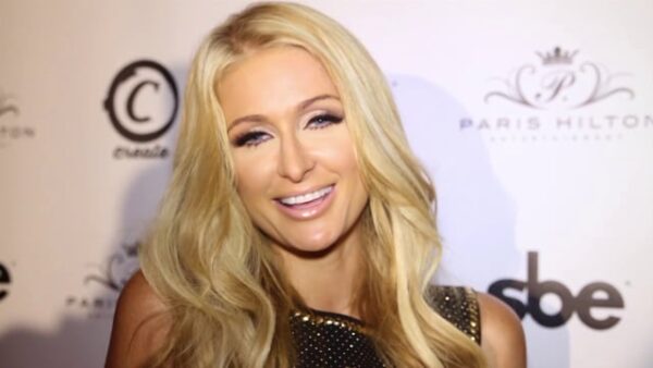 Αυτό είναι το νέο look της Paris Hilton – Από ξανθιά έγινε μελαχρινή.