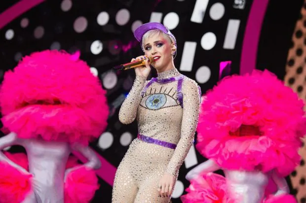 Η Katy Perry στη σκηνή του Glastonbury Festival 2017 στο Worthy Farm της Αγγλίας.
