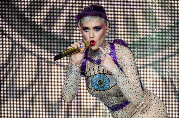 Η Katy Perry στη σκηνή του Glastonbury Festival 2017 στο Worthy Farm της Αγγλίας.