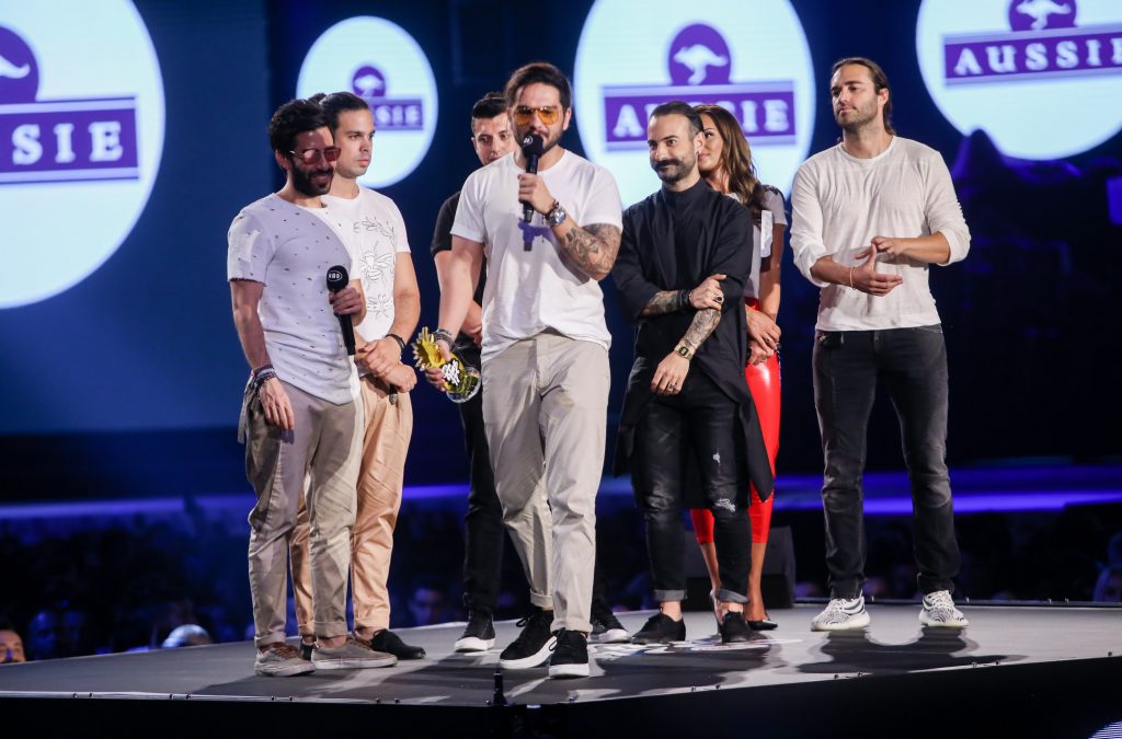 Το συγκρότημα ΜΕΛΙSSES στη σκηνή των MAD Video Music Awards 2017.