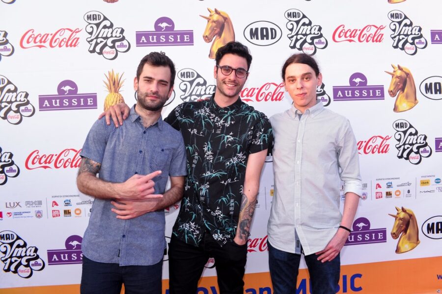 Ο Ίαν Στρατής και οι Mad Street στο κόκκινο χαλί των MAD Video Music Awards 2017.