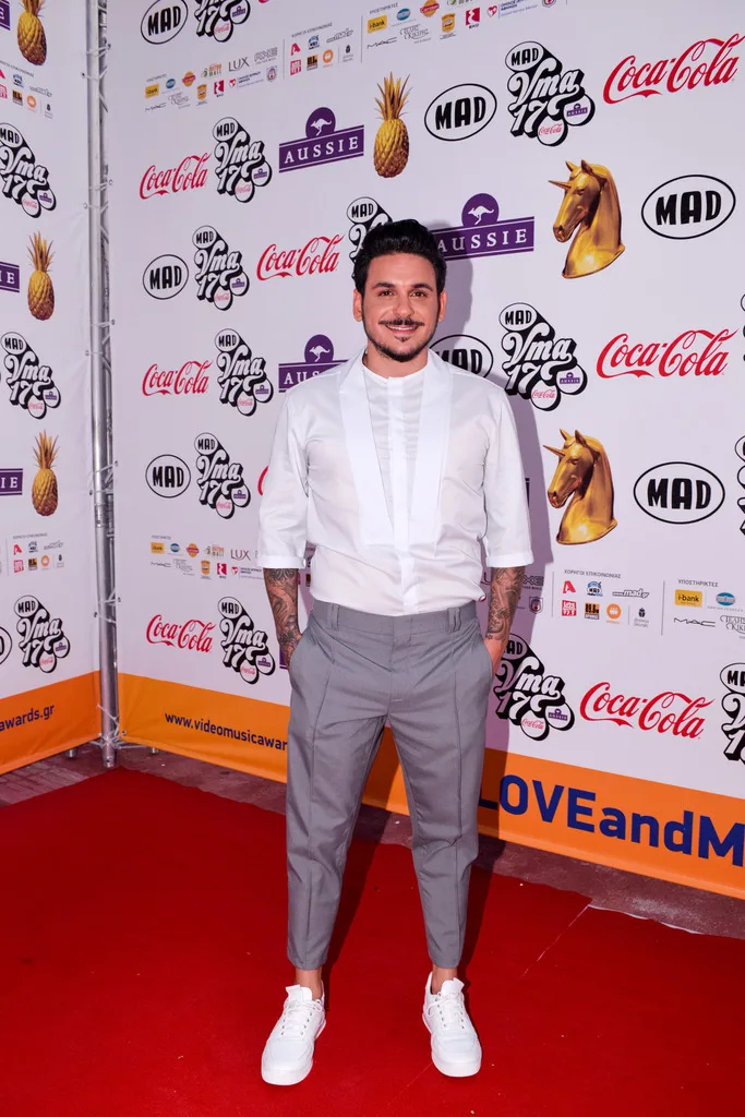 Ο τραγουδιστής Σταν στο κόκκινο χαλί των MAD Video Music Awards 2017.