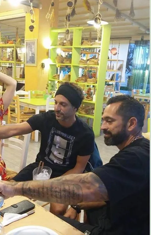 Ο Γιώργος Χρανιώτης και ο Bo σε ταβέρνα