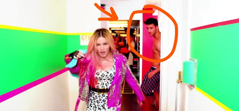 Η Madonna και ο Kevin Sampaio σε σκηνή από το video clip Bitch I'm Madonna.