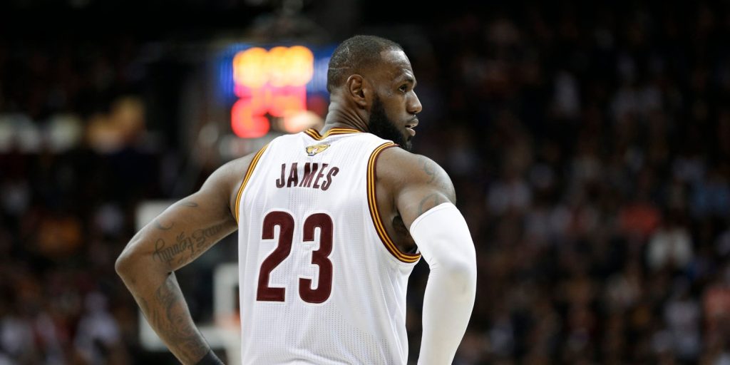 Ο LeBron James με τη φανέλα των Cleveland Cavaliers.