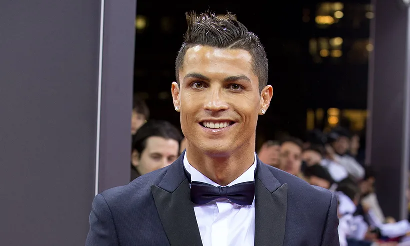 Ο Cristiano Ronaldo με κοστούμι και παπιγιόν