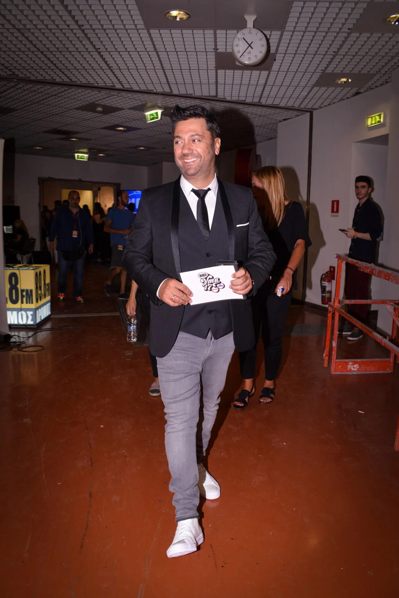 Ο Θέμης Γεωργαντάς στα backstage των Mad VMA 2017.