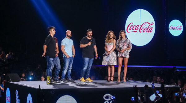 MAD VMA: H συγκινητική στιγμή που τα αδέλφια του Παντελίδη παραλαμβάνουν το βραβείο του για το τραγούδι της χρονιάς