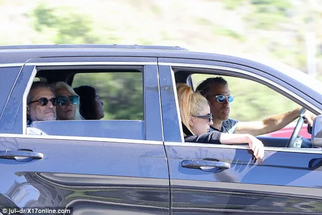 Η Lady Gaga και ο Christian Carino μέσα σε αυτοκίνητο