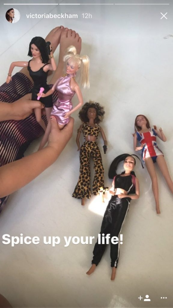 Κούκλες των Spice Girls σε φωτογραφία από το Instagram της Victoria Beckham.