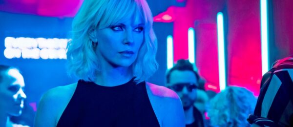 Charlize Theron: Με σουτιέν στην πρεμιέρα της νέας της ταινίας